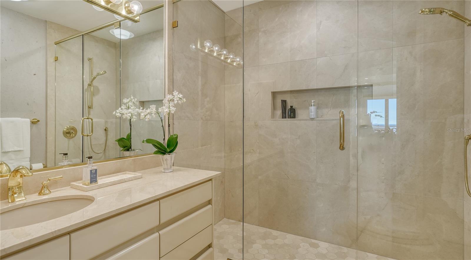 L AMBIANCE AT LONGBOAT KEY CLUB PH 02 - Residential