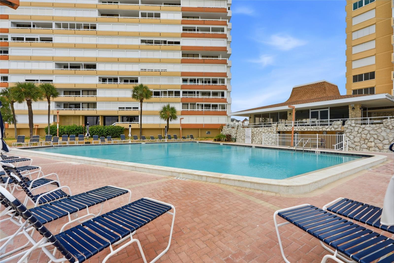 REDINGTON TOWERS BLDG 2 CONDO - Residential
