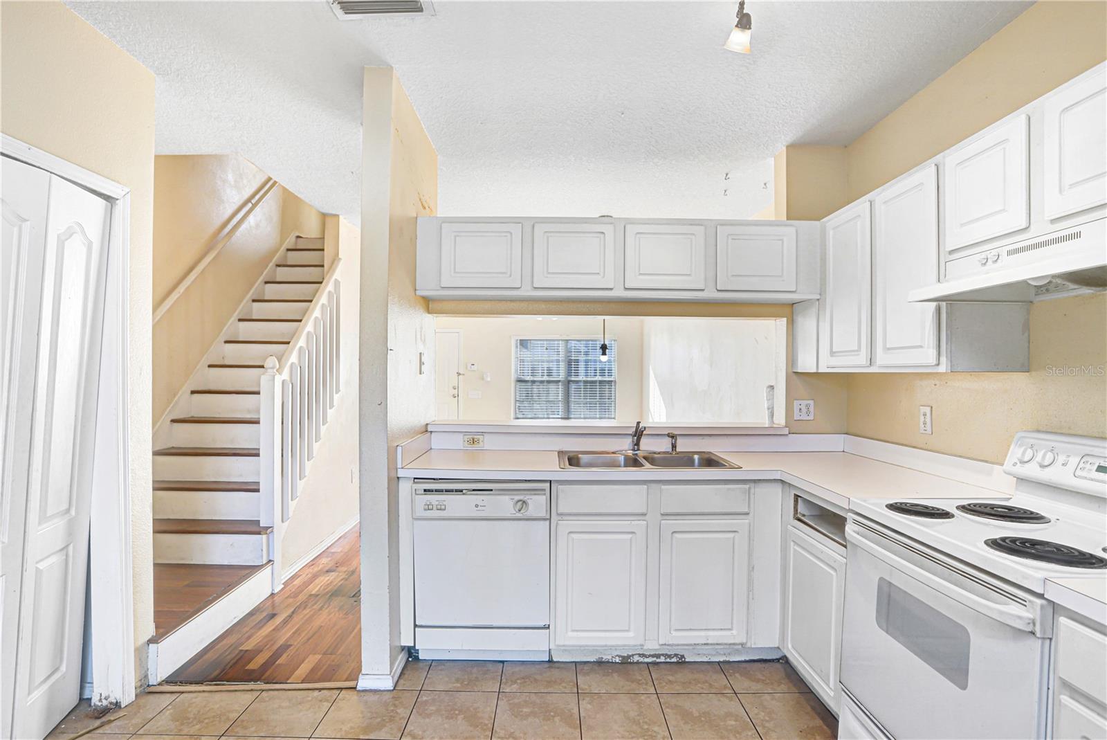 REGENCY KEY TWNHMS - Residential