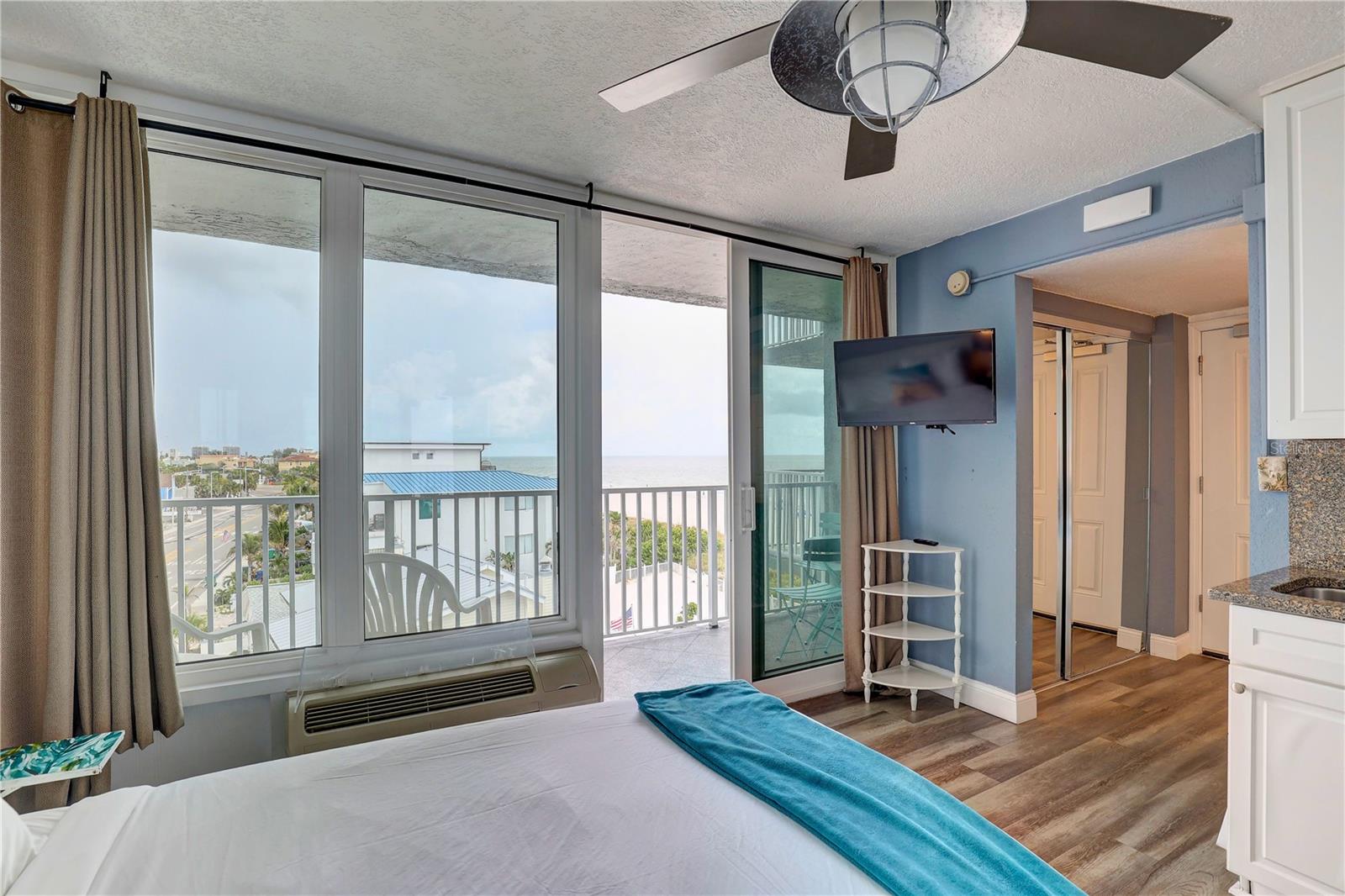 ISLAND INN CONDO - Residential