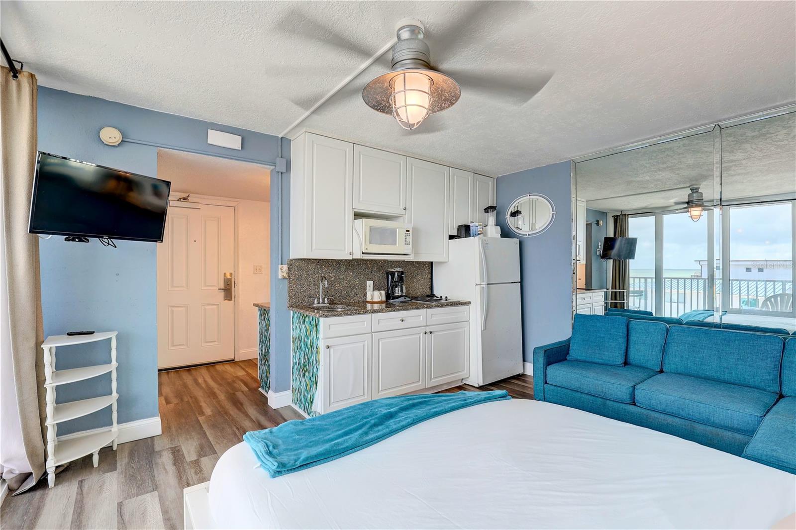 ISLAND INN CONDO - Residential