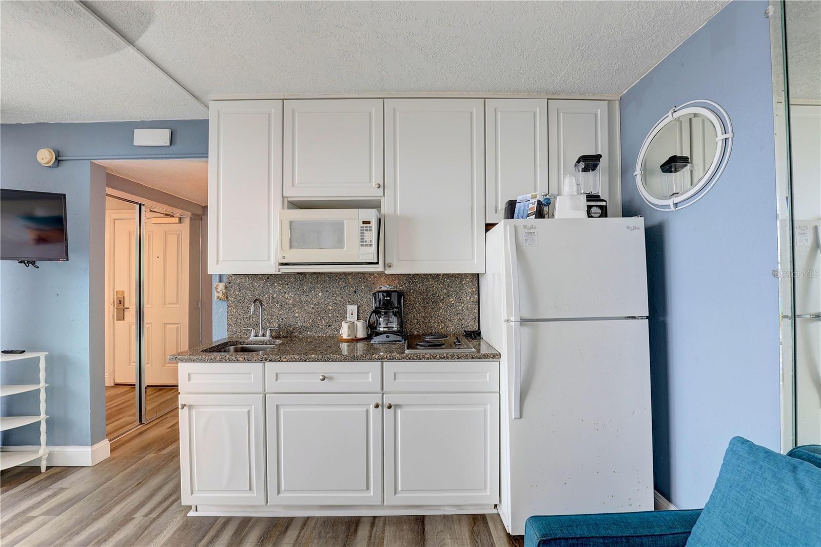 ISLAND INN CONDO - Residential