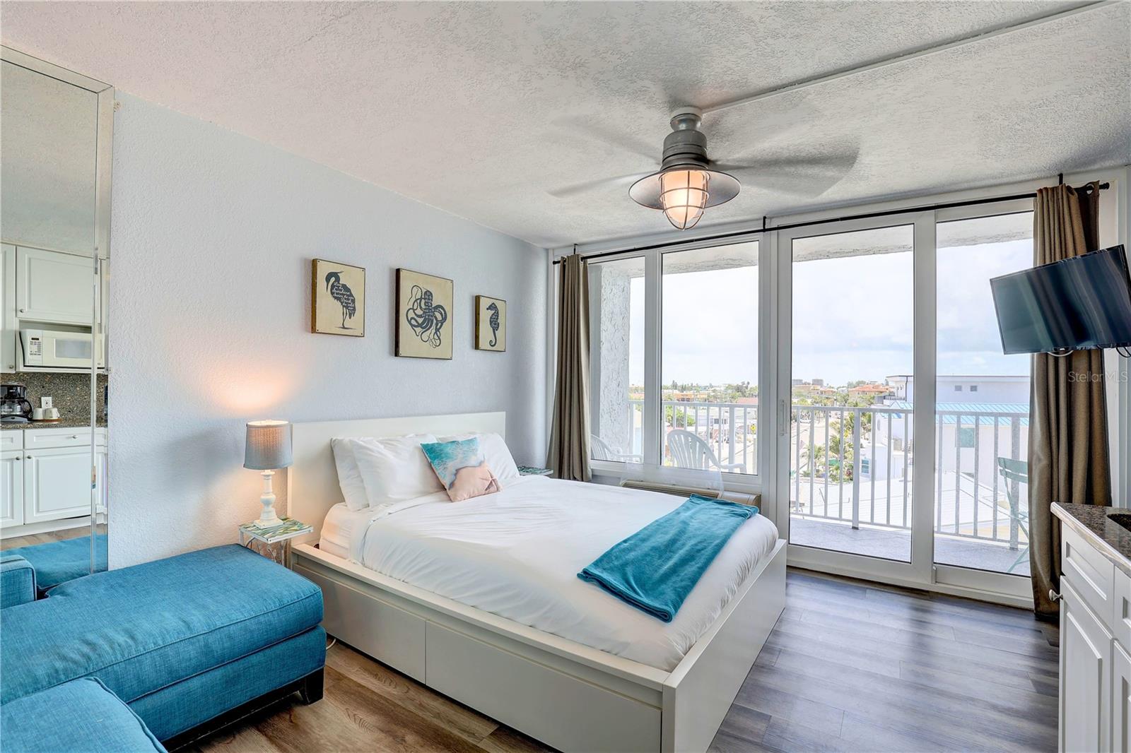 ISLAND INN CONDO - Residential