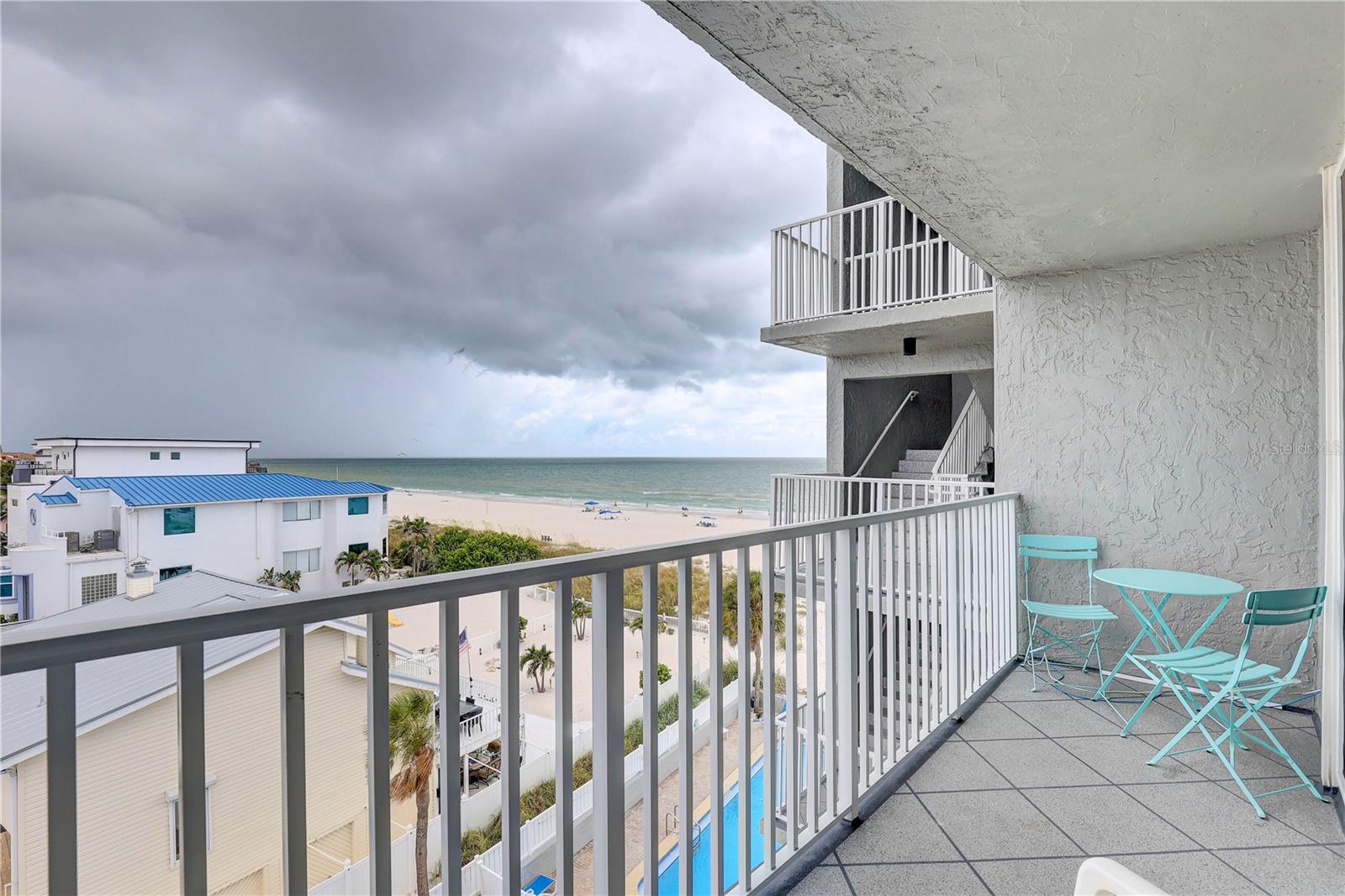 ISLAND INN CONDO - Residential