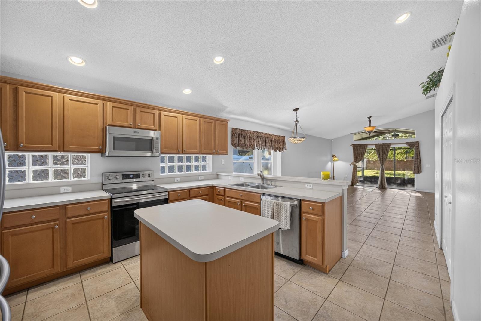 VISTA LAKES VILLAGE N-2 AMHURST - Residential
