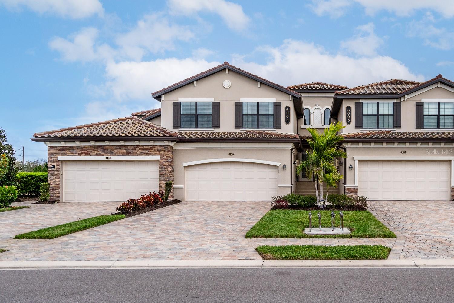 COACH HOMES IV AT LAKEWOOD NATIONAL - Residential