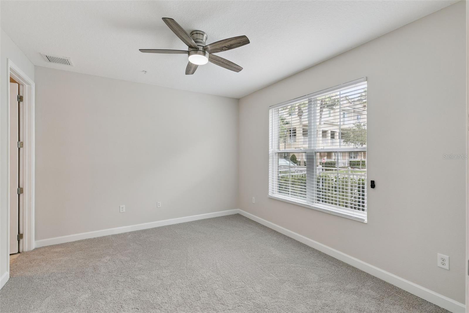 GRANDE OAKS AT HEATHROW - Residential