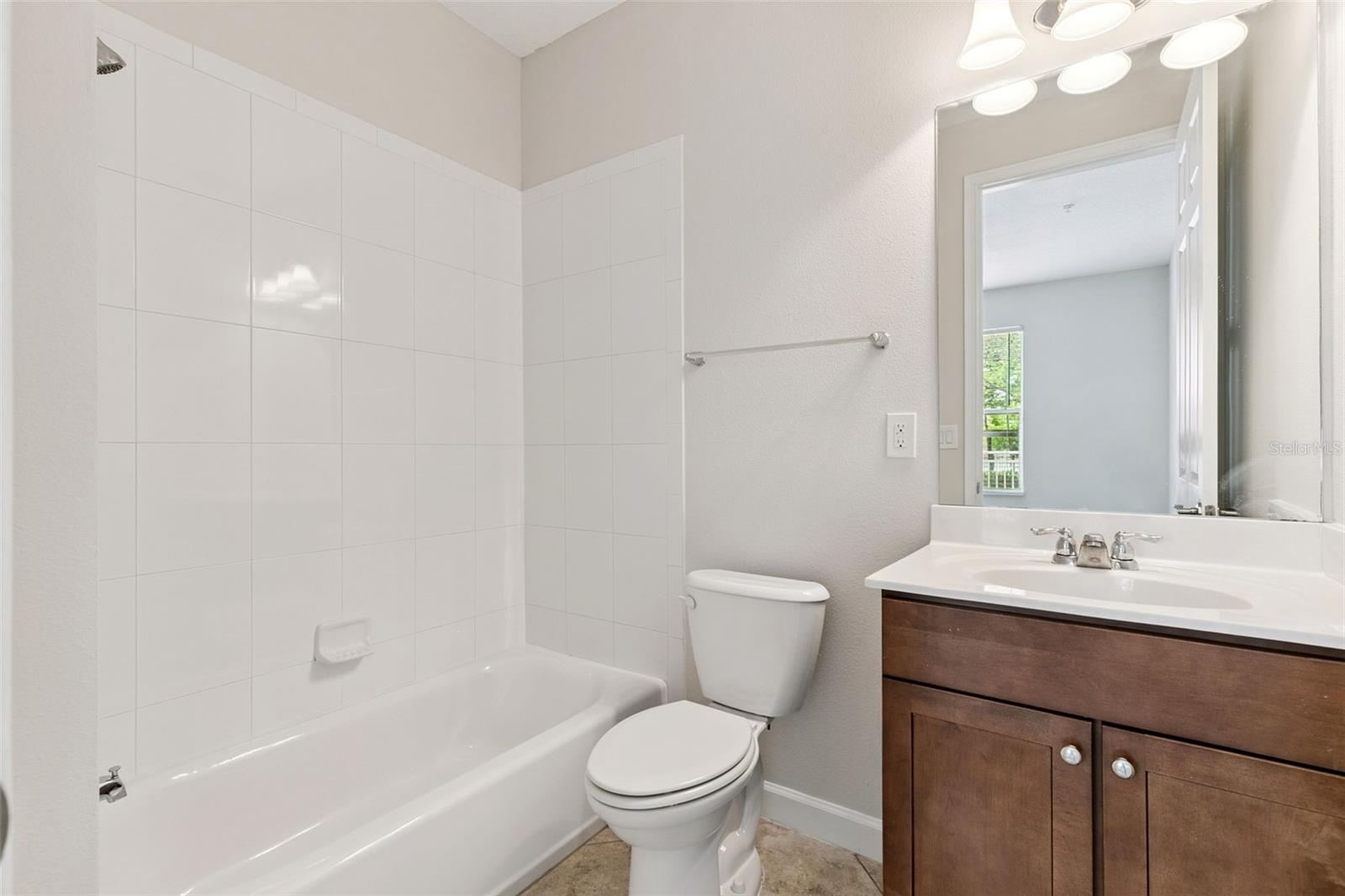 GRANDE OAKS AT HEATHROW - Residential