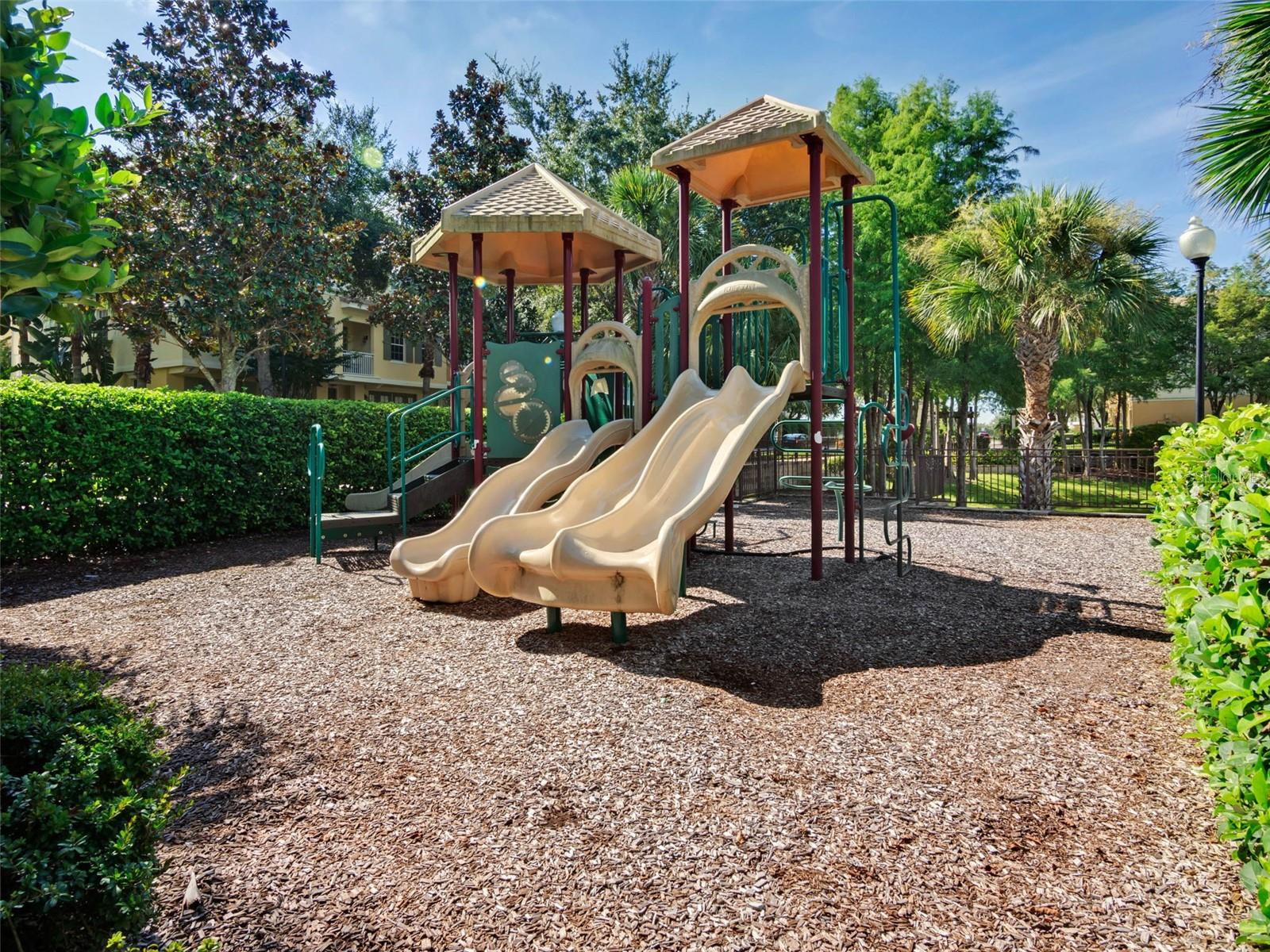 GRANDE OAKS AT HEATHROW - Residential