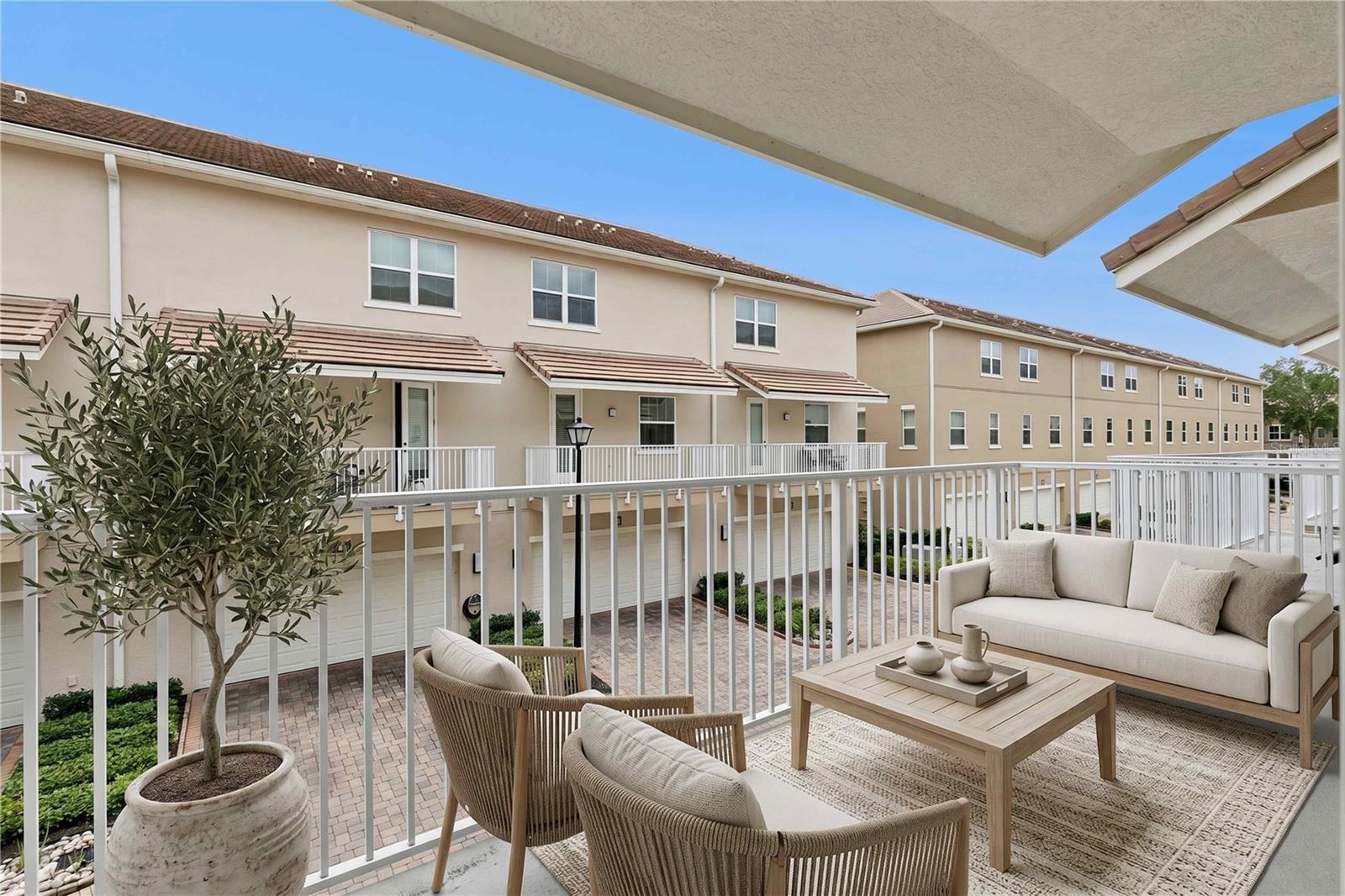 GRANDE OAKS AT HEATHROW - Residential