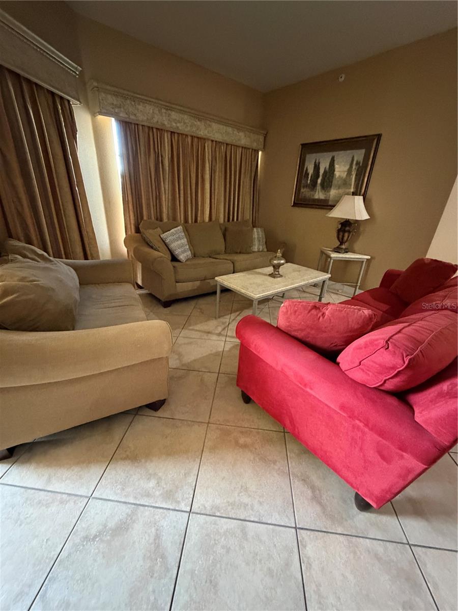 WORLDQUEST RESIDENCE - Residential