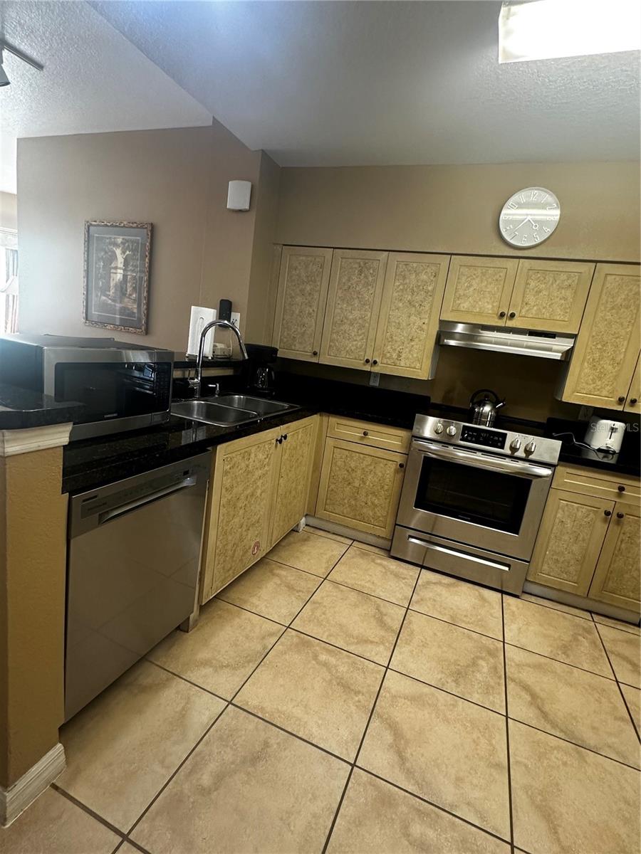 WORLDQUEST RESIDENCE - Residential