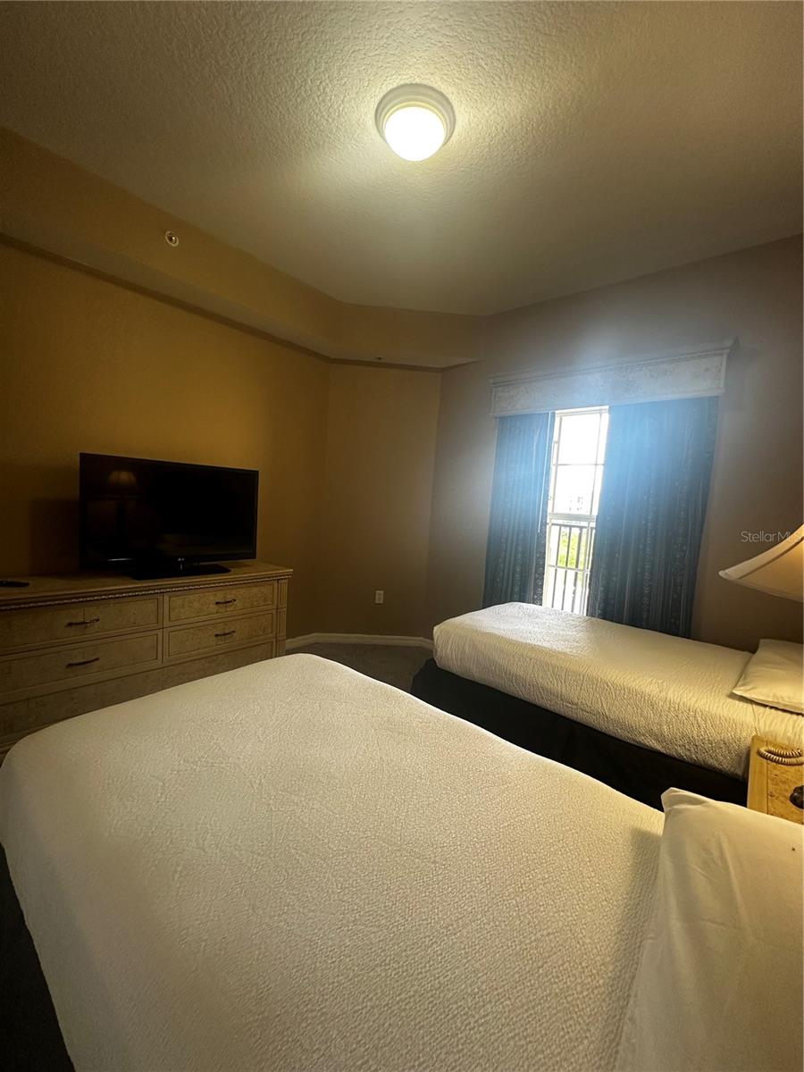 WORLDQUEST RESIDENCE - Residential