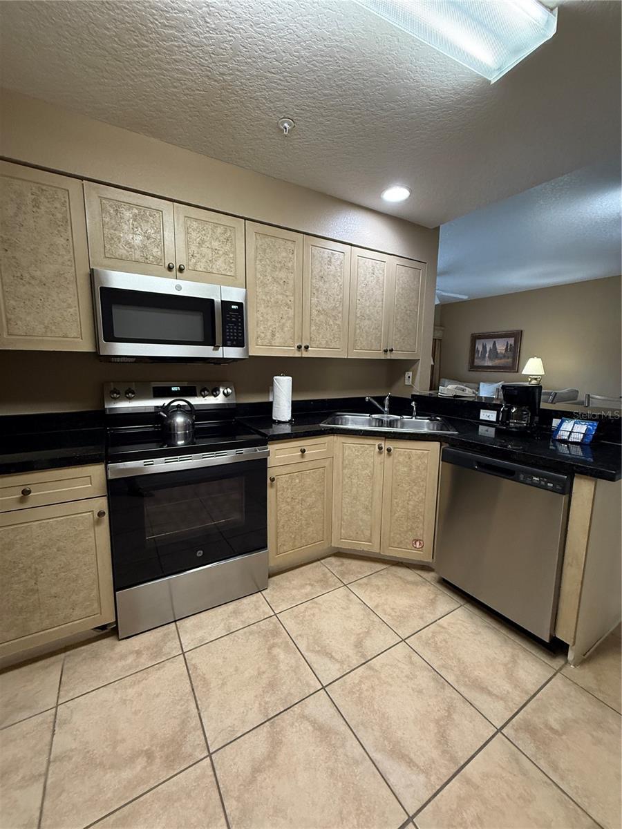 WORLDQUEST RESIDENCE - Residential