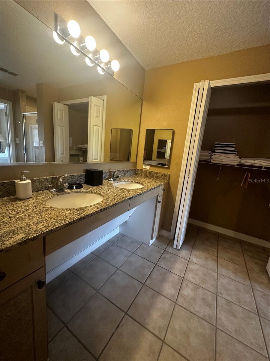 WORLDQUEST RESIDENCE - Residential