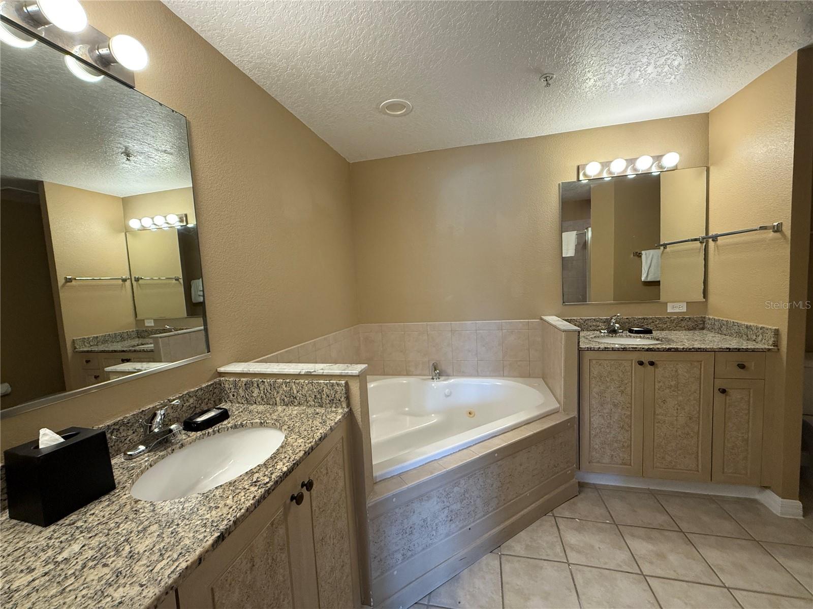 WORLDQUEST RESIDENCE - Residential
