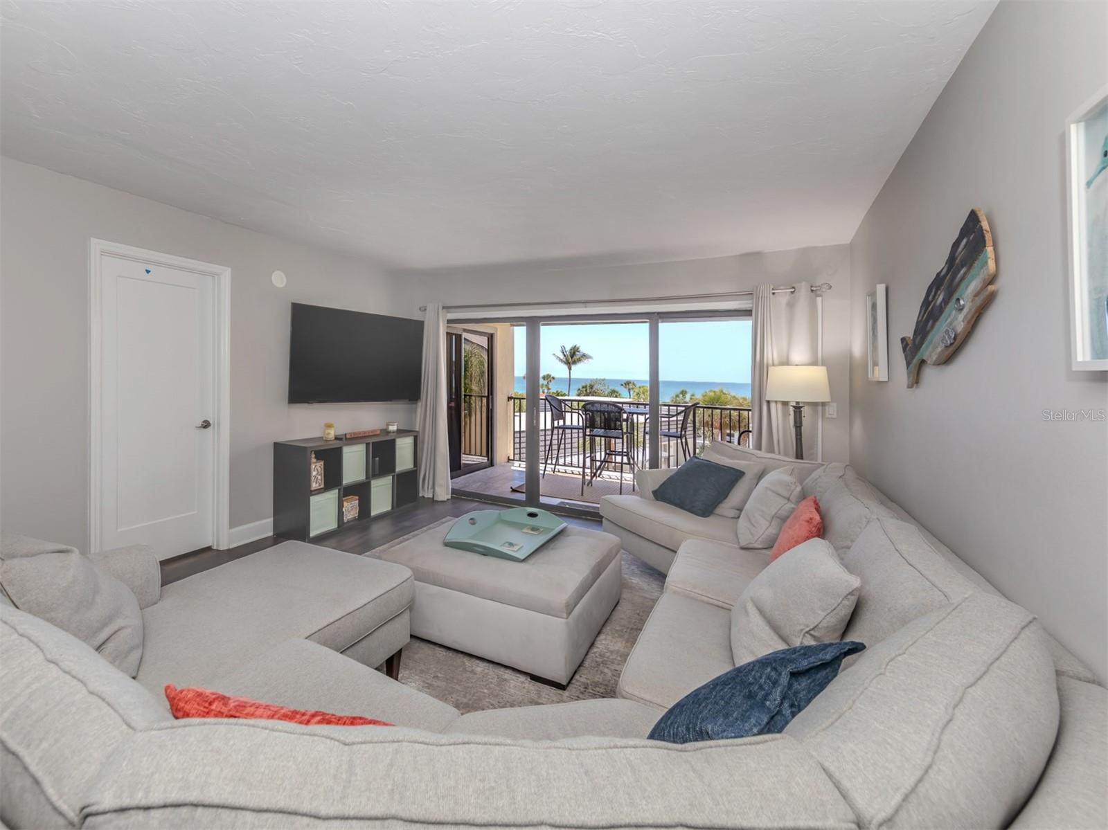 MACARTHUR BEACH - Residential