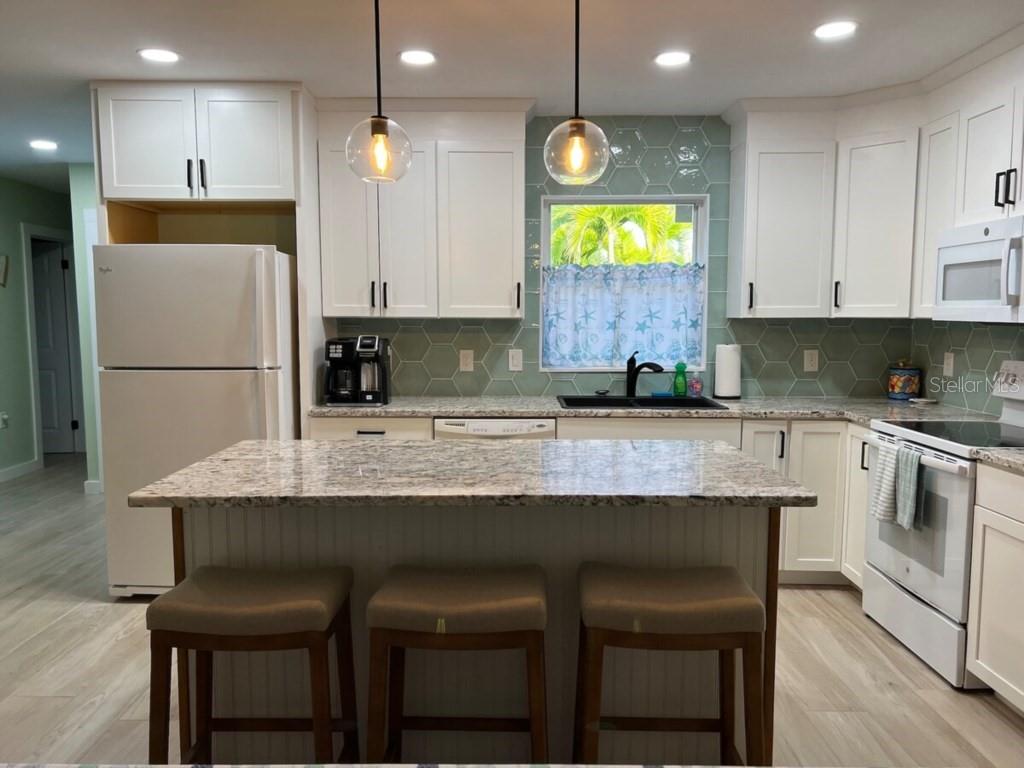 HOLMES BEACH 17TH UNIT - Residential