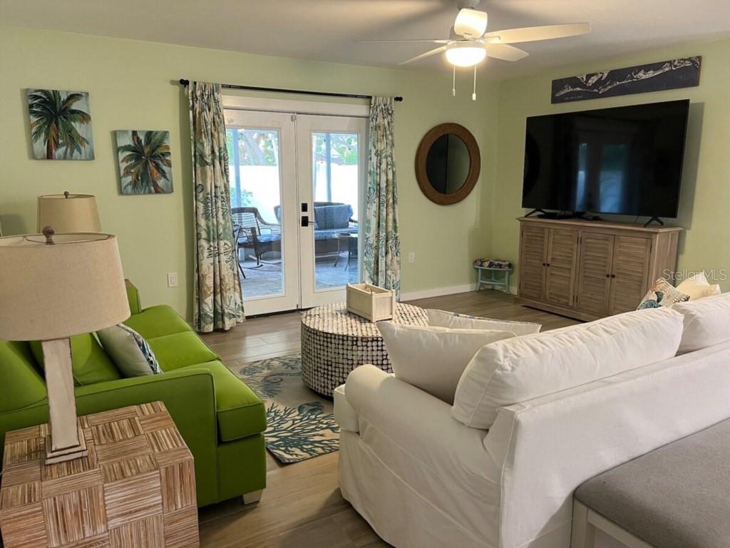 HOLMES BEACH 17TH UNIT - Residential