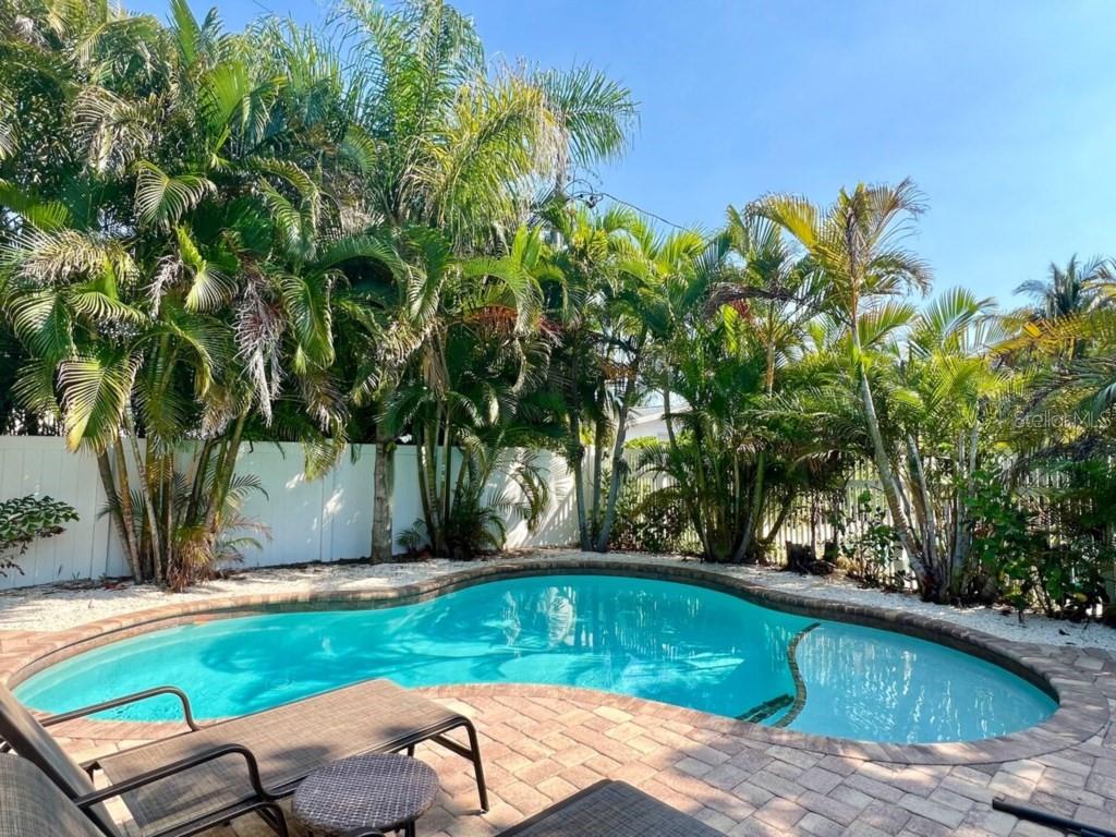 HOLMES BEACH 17TH UNIT - Residential
