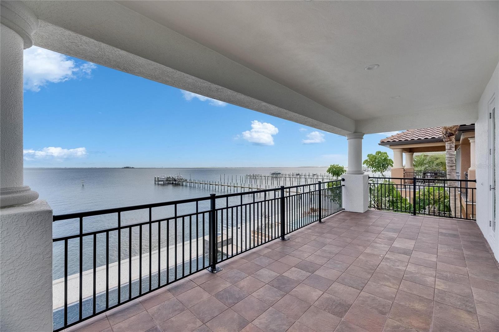 BAY VISTA - Residential