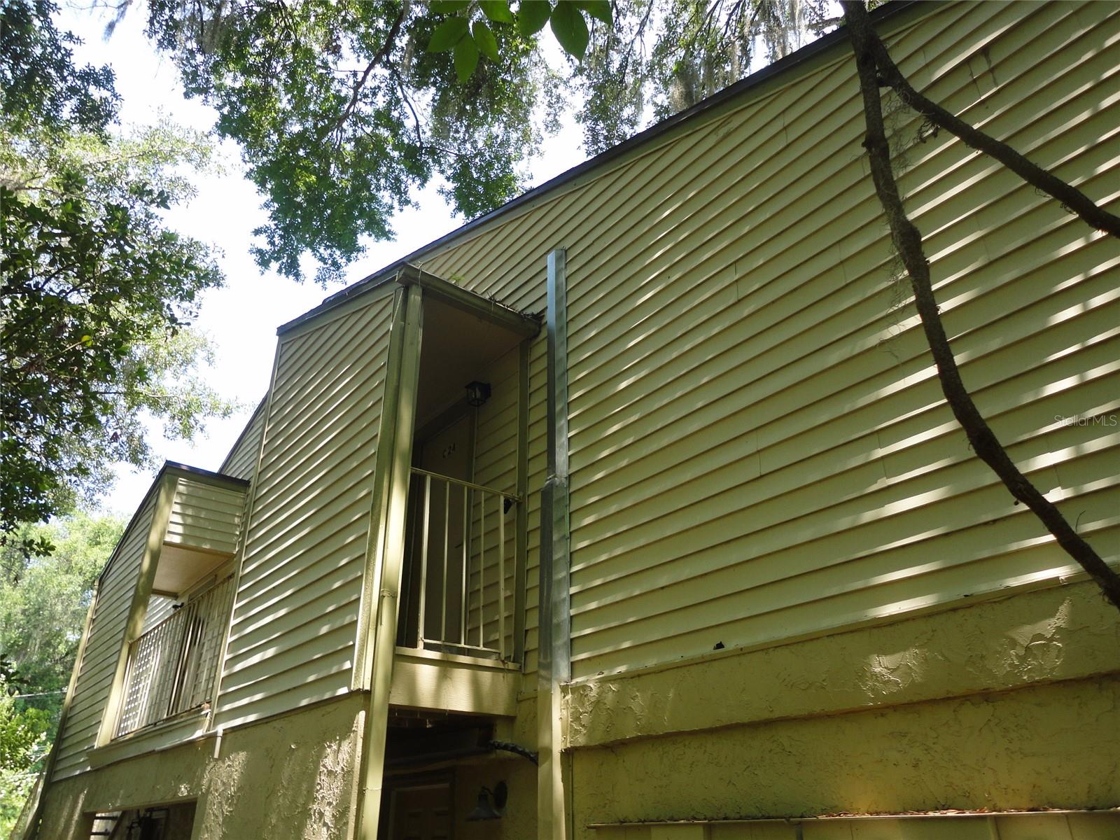 Totally remodeled 1-bedroom 1-bathroom upstairs flat located in Tumblin Creek Community. Enjoy the luxury of a secluded community yet the perks of being a short walk away from UF. LVP flooring throughout, new kitchen cabinets and countertops. Bathroom updated with new tub, vanity and toilet. Bedroom offers large closet with shelving. new ceiling fans in living room and bedroom. Also new LED lighting throughout. Open parking. Water, dumpster, and exterior pest control included.

No pets FIRM!

Available: NOW

**Residents are enrolled in the Resident Benefits Package (RBP) for $39.95/month which includes renters insurance, HVAC air filter delivery (for applicable properties), credit building to help boost your credit score with timely rent payments, $1M Identity Protection, our best-in-class resident rewards program, and much more! More details upon application. **