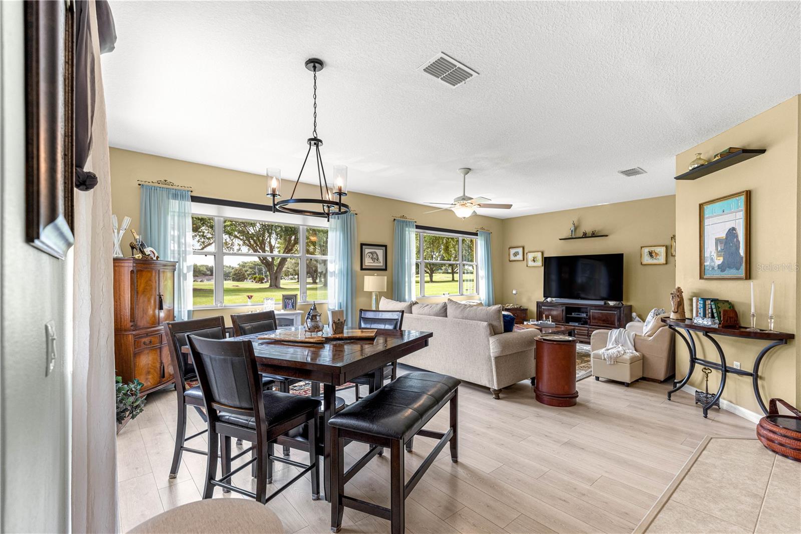 WINDSOR - Residential