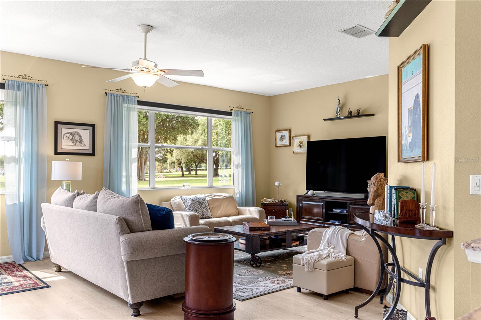 WINDSOR - Residential