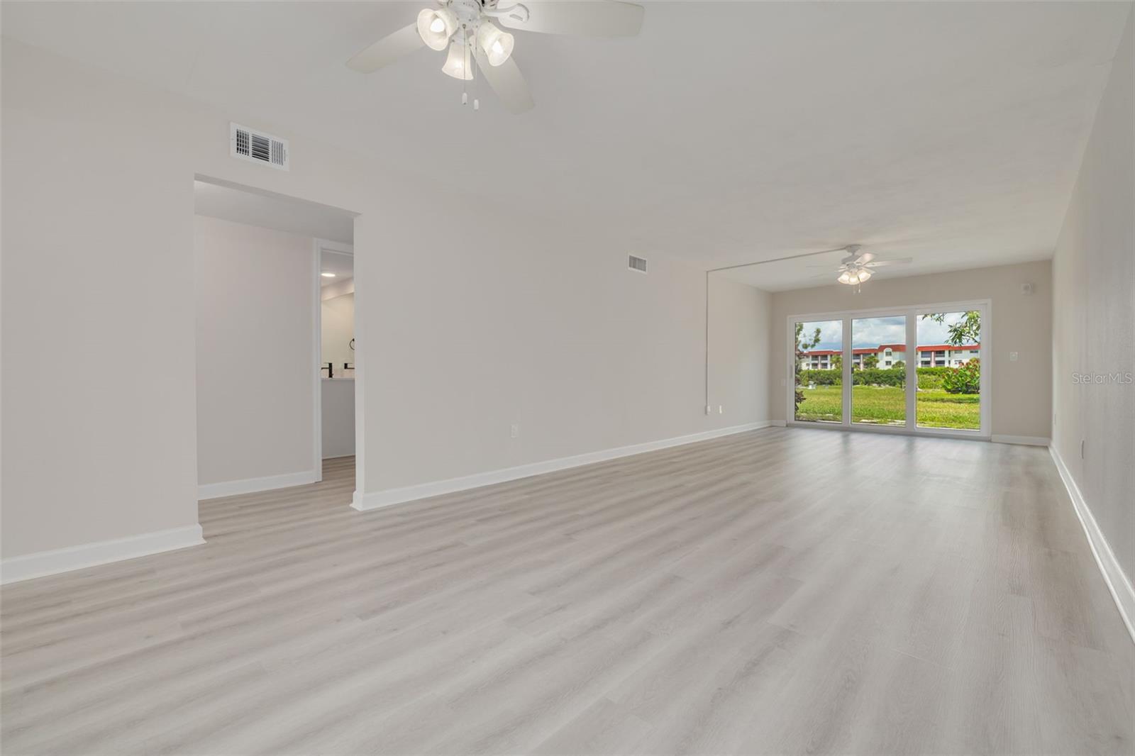 LAKE OVERLOOK APTS - Residential