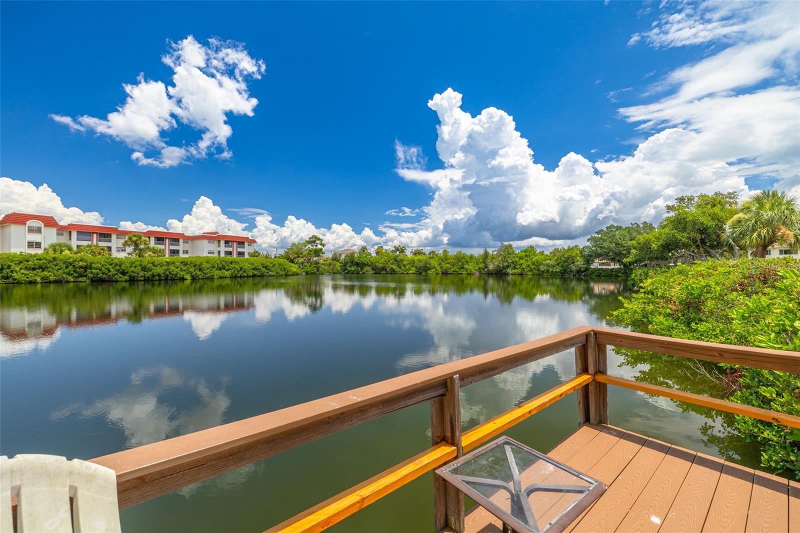 LAKE OVERLOOK APTS - Residential