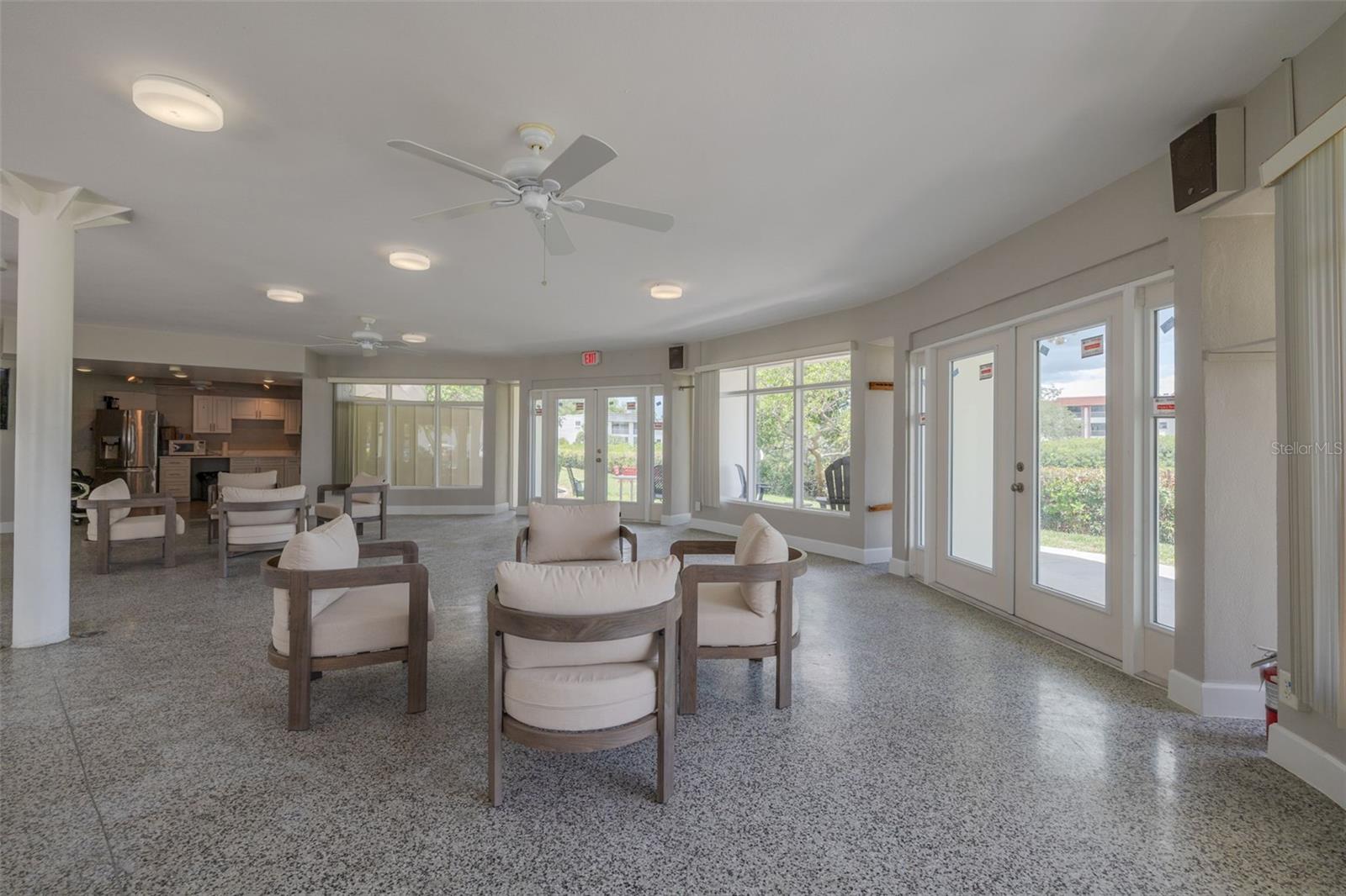 LAKE OVERLOOK APTS - Residential