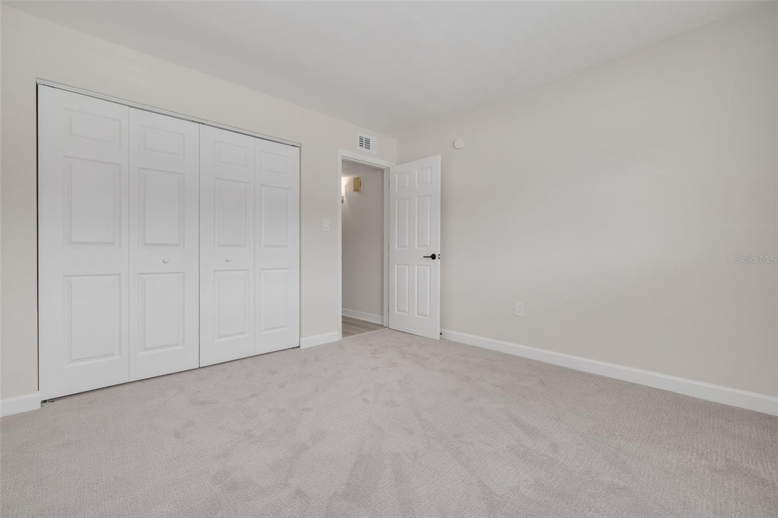 LAKE OVERLOOK APTS - Residential