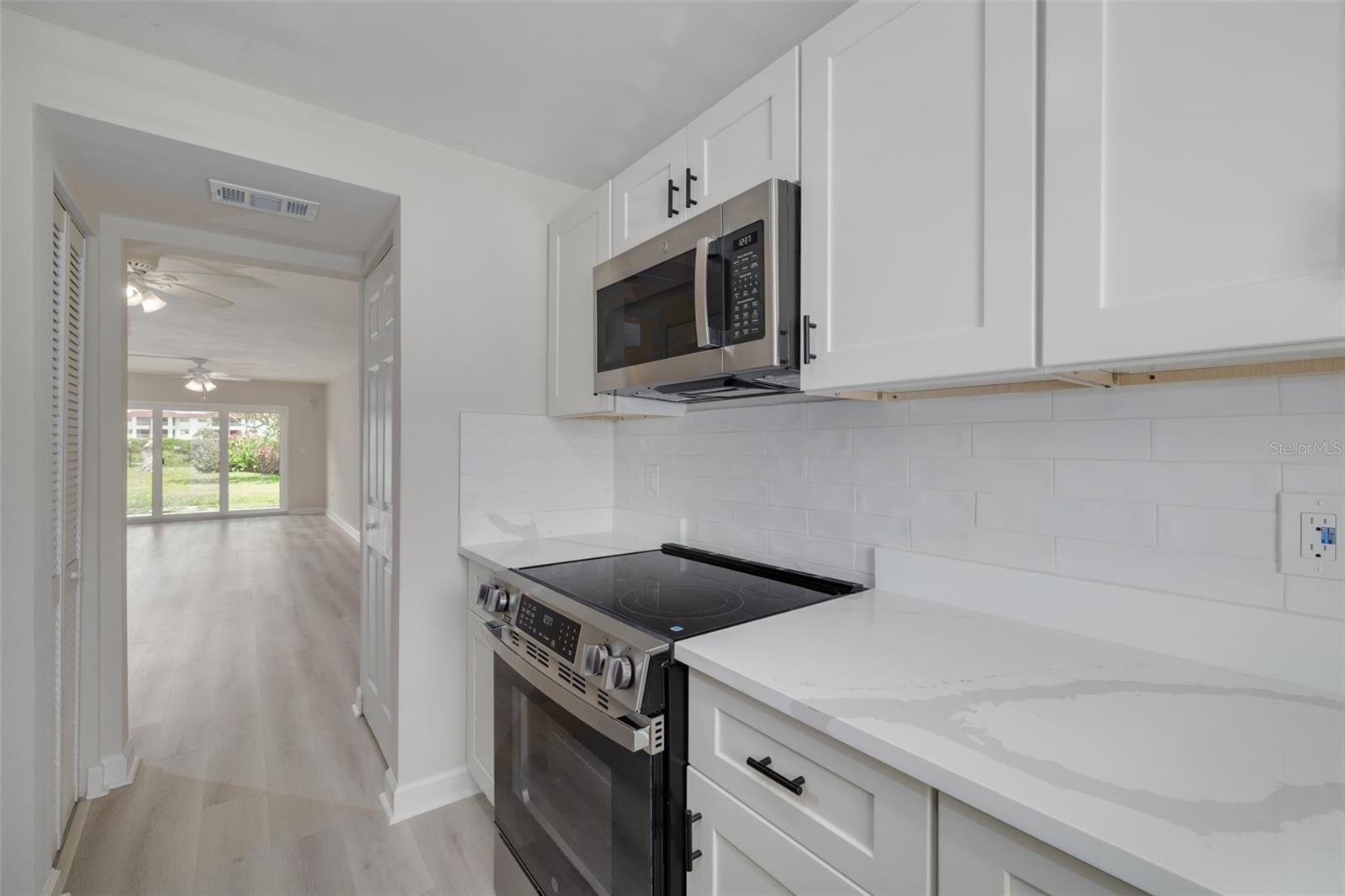 LAKE OVERLOOK APTS - Residential