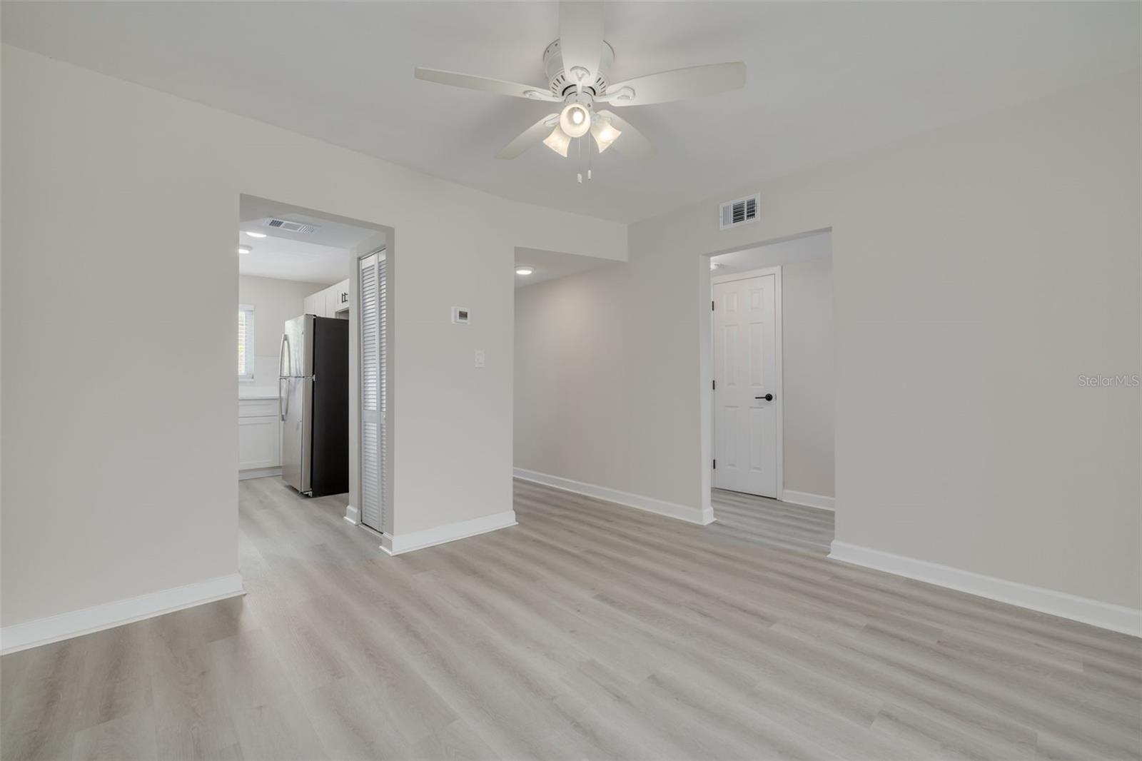 LAKE OVERLOOK APTS - Residential