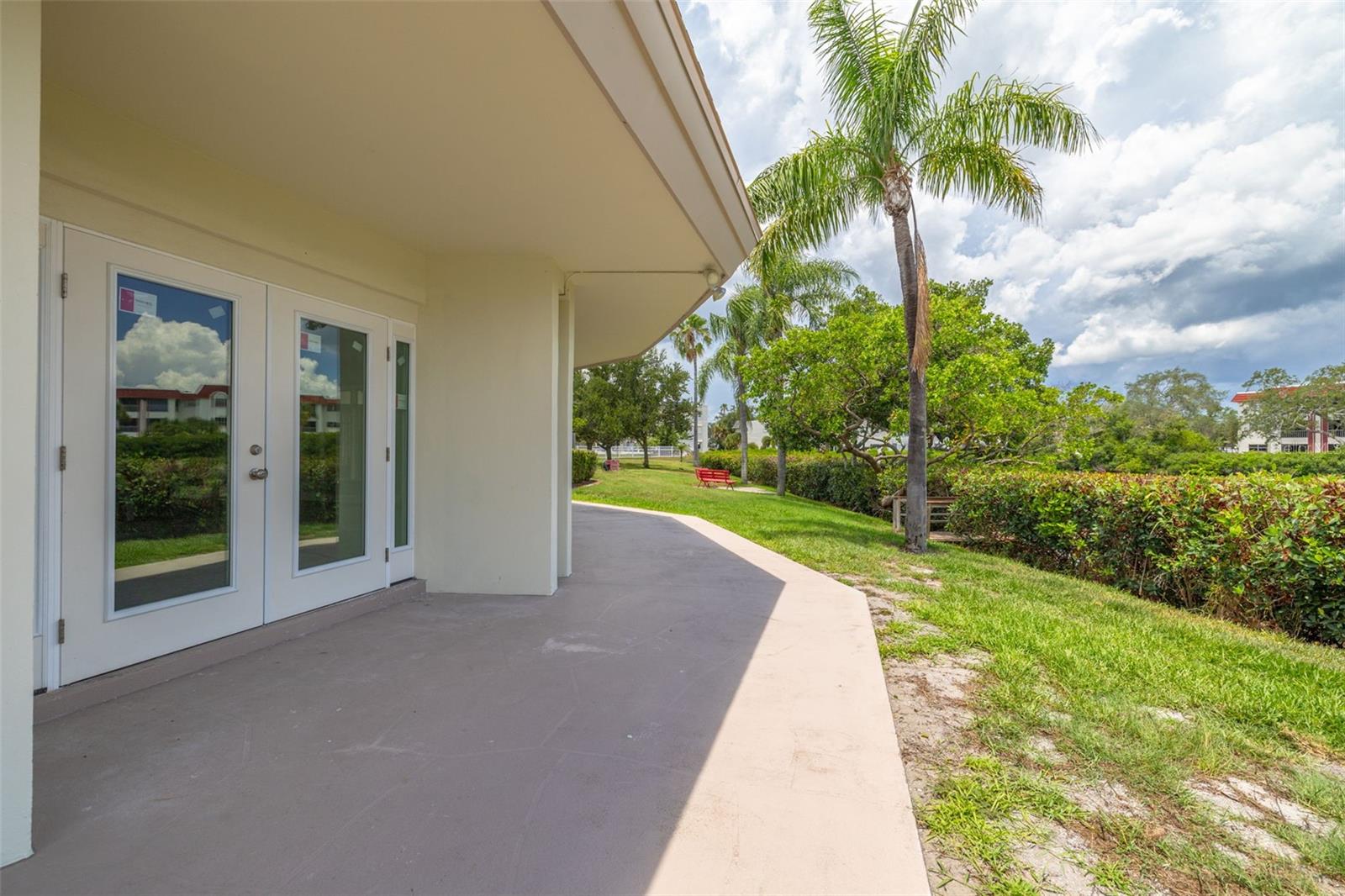 LAKE OVERLOOK APTS - Residential
