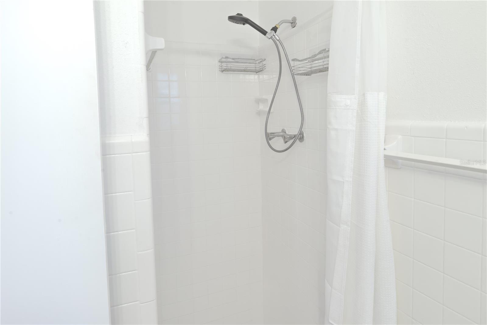 WHISPERING LAKES SEC 03 PT 04 - Residential