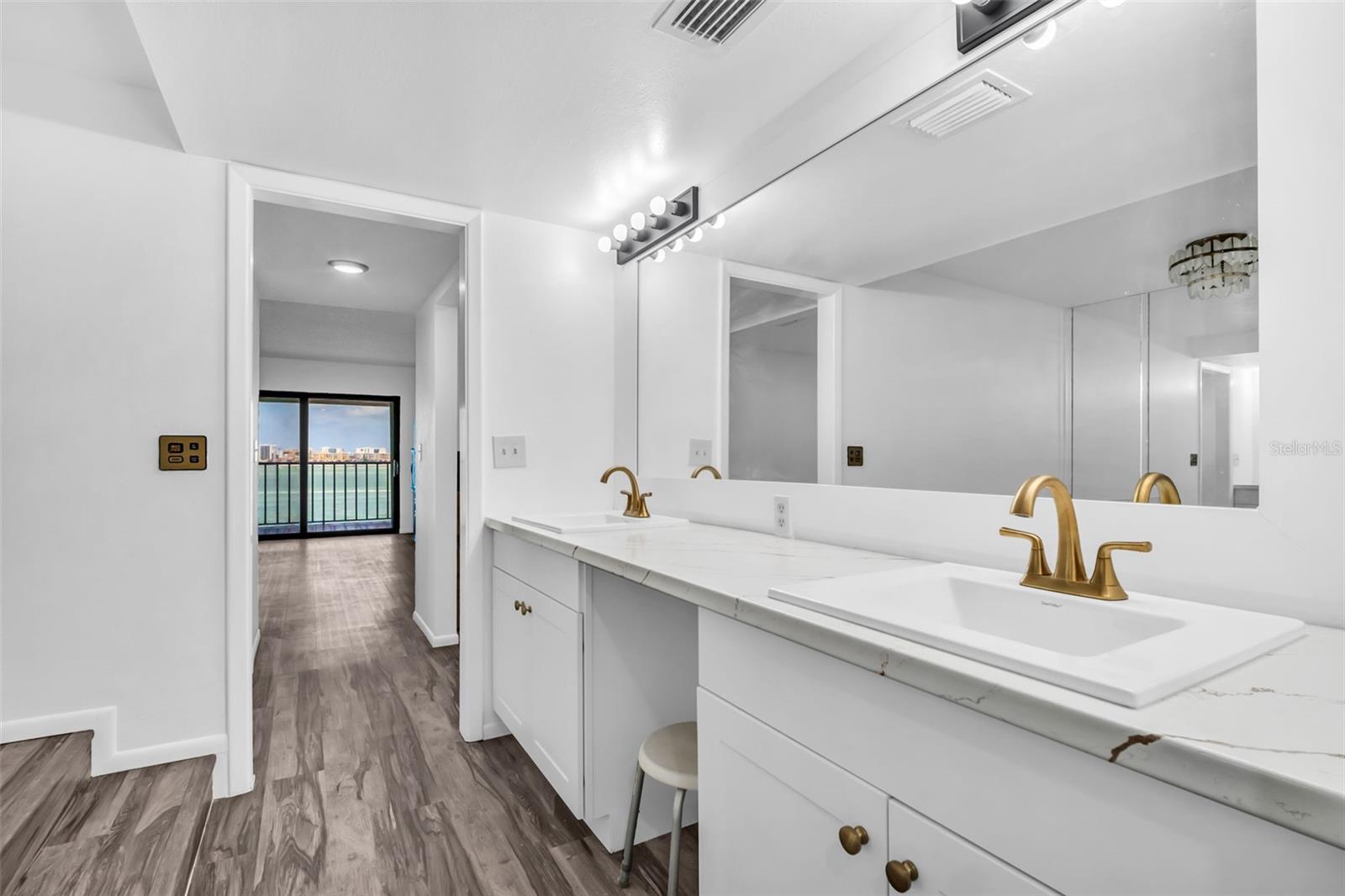 VIEWPOINT-ON-THE-BAY CONDO - Residential