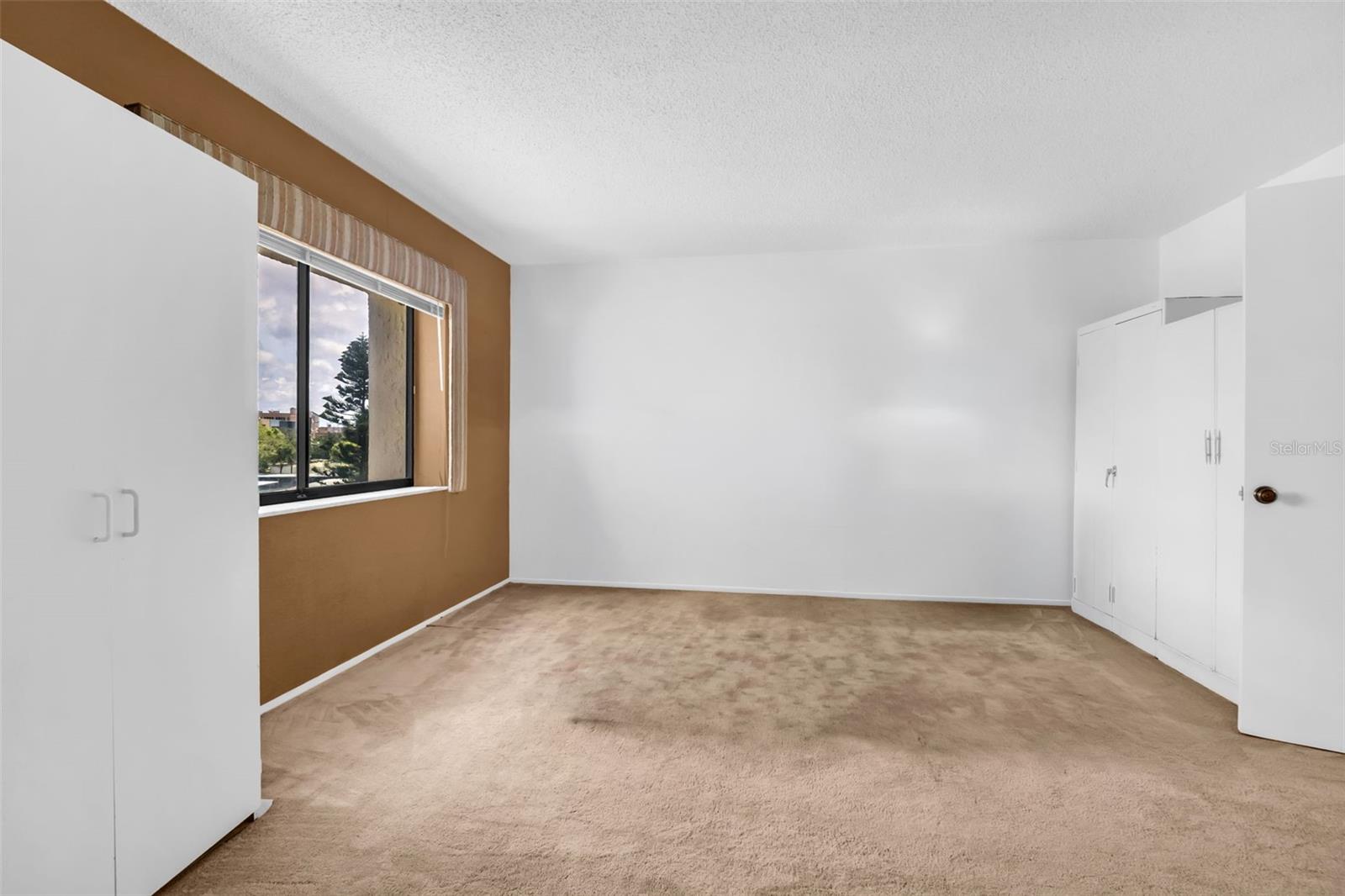 VIEWPOINT-ON-THE-BAY CONDO - Residential