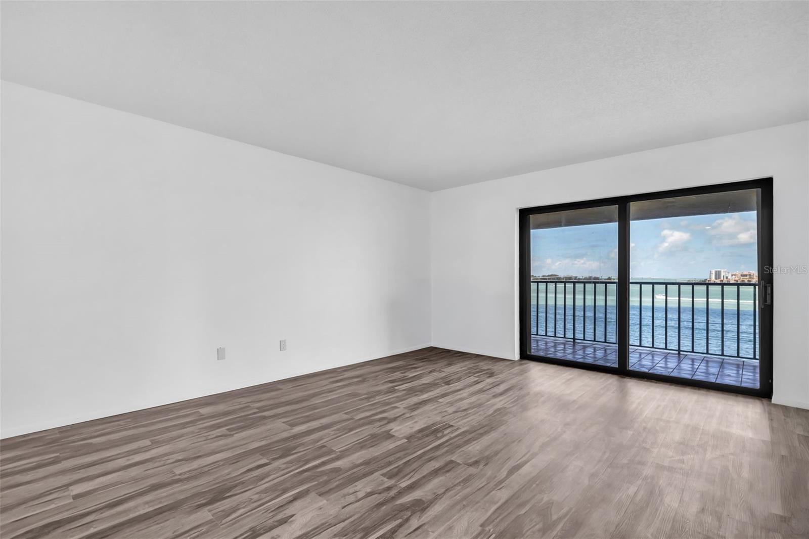 VIEWPOINT-ON-THE-BAY CONDO - Residential