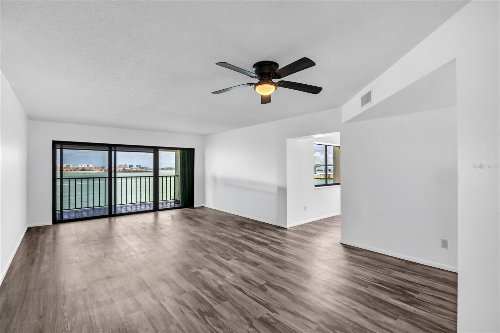 VIEWPOINT-ON-THE-BAY CONDO - Residential