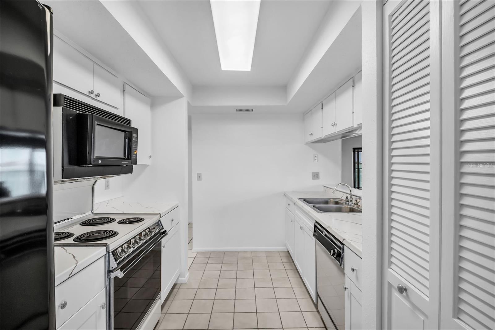 VIEWPOINT-ON-THE-BAY CONDO - Residential
