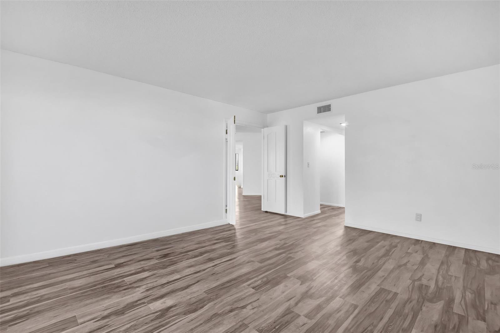 VIEWPOINT-ON-THE-BAY CONDO - Residential