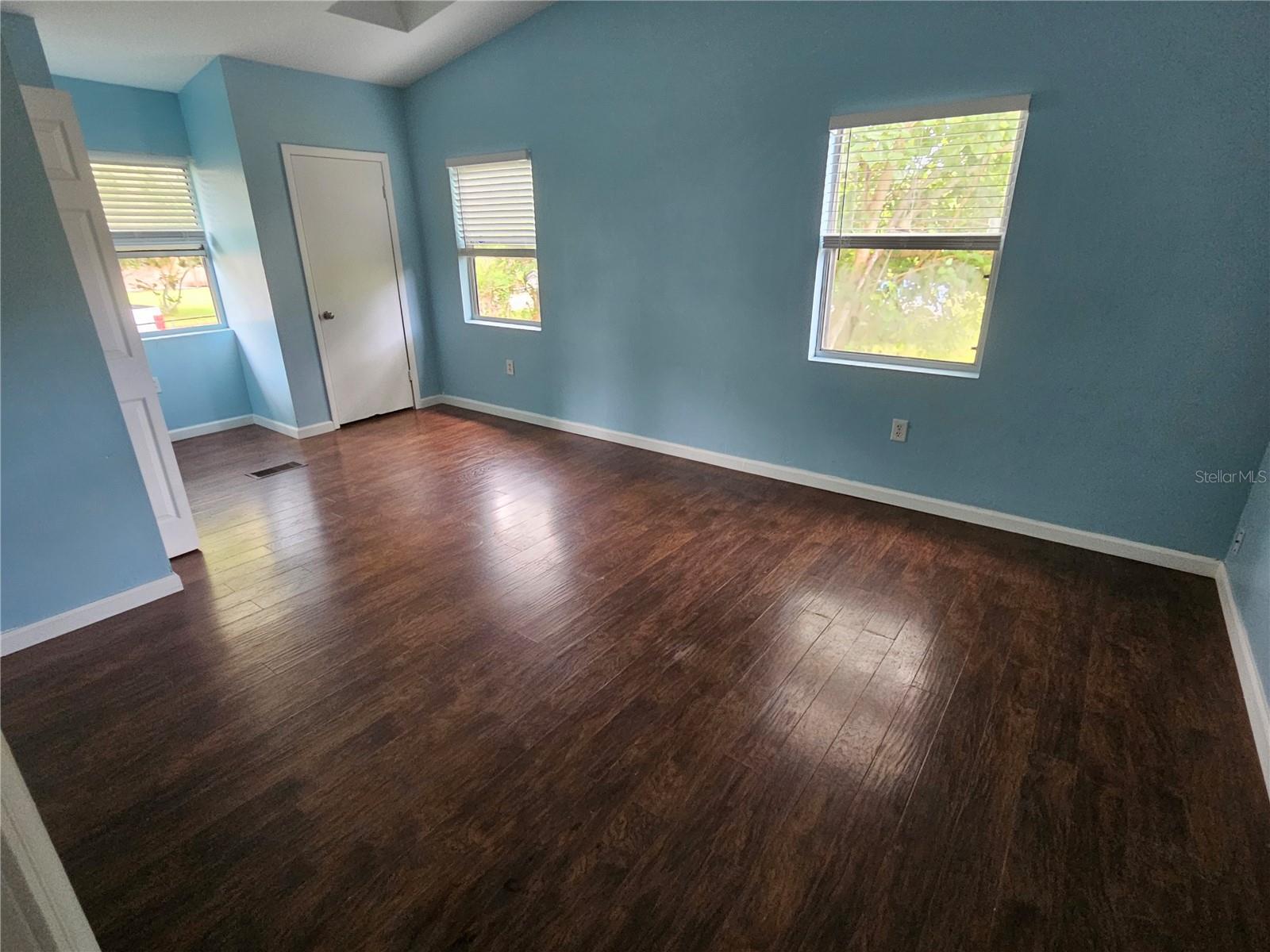 PINE HILLS MOBILE HOMESITES UNREC 164 - Residential Lease
