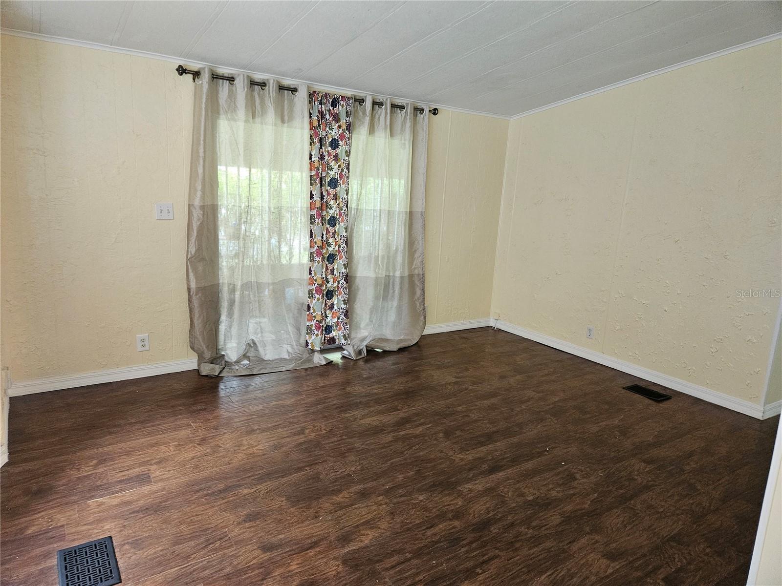 PINE HILLS MOBILE HOMESITES UNREC 164 - Residential Lease