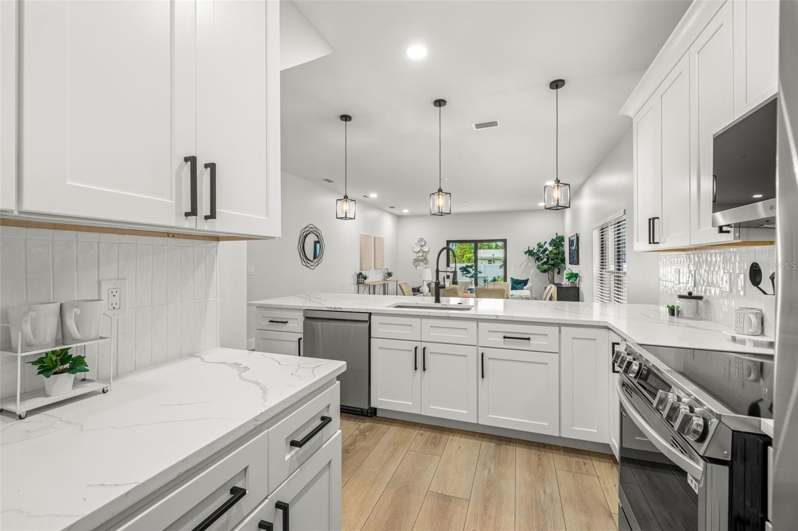 WESTSHORE PALMS - Residential