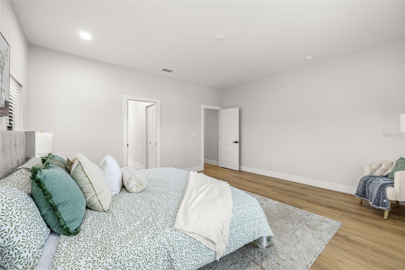 WESTSHORE PALMS - Residential