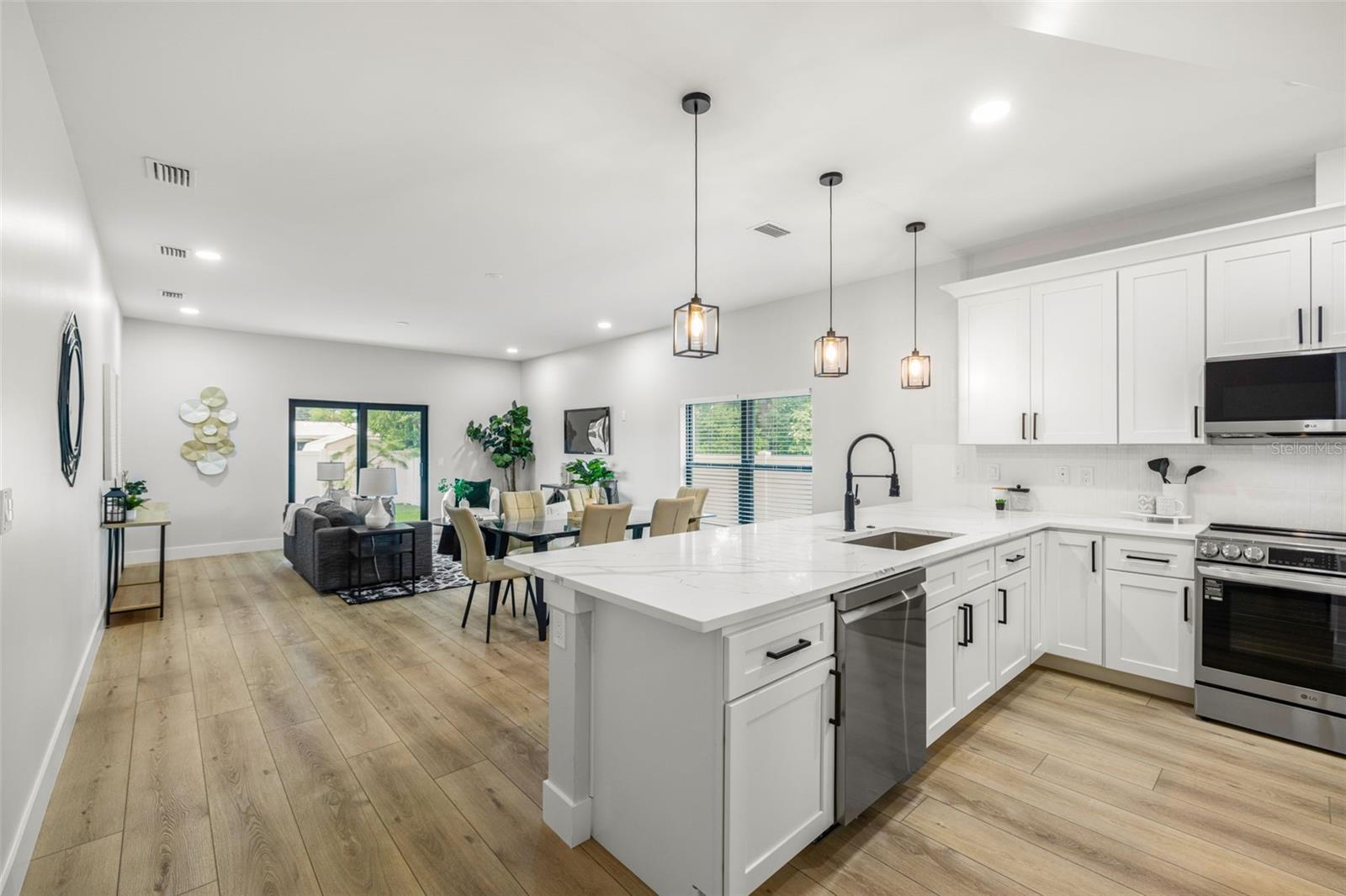 WESTSHORE PALMS - Residential