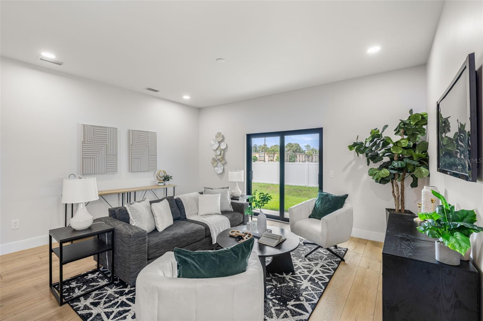 WESTSHORE PALMS - Residential