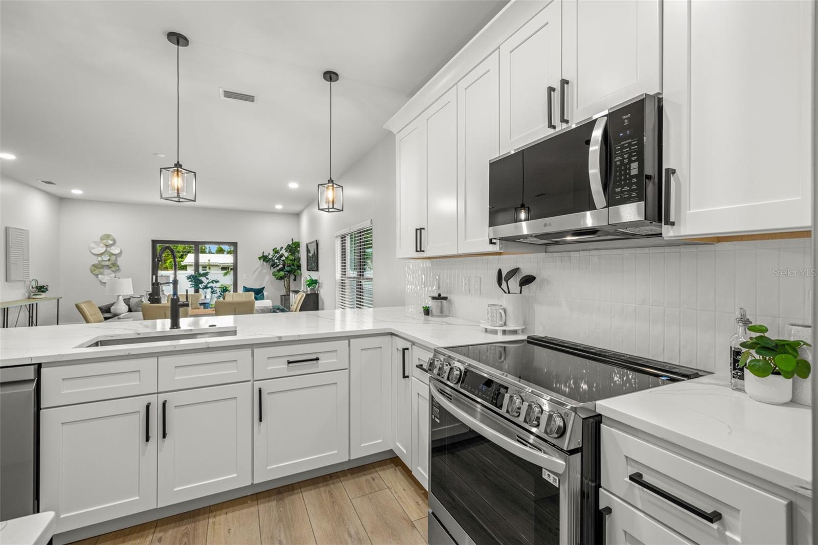 WESTSHORE PALMS - Residential
