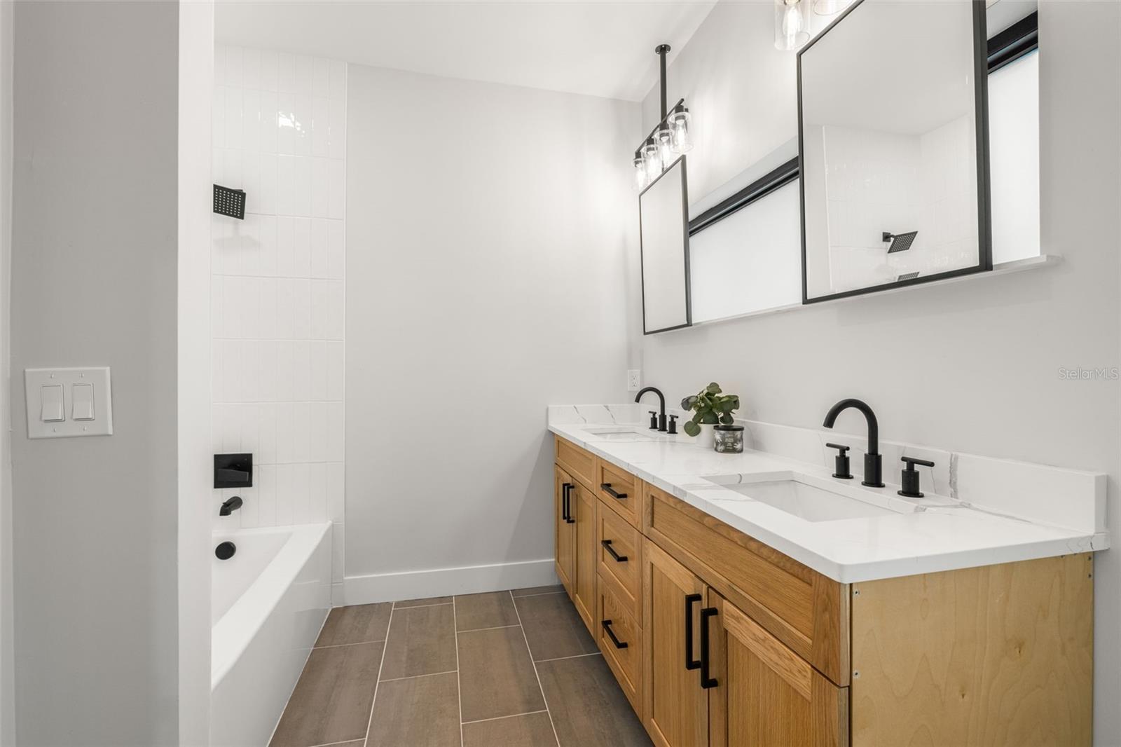 WESTSHORE PALMS - Residential